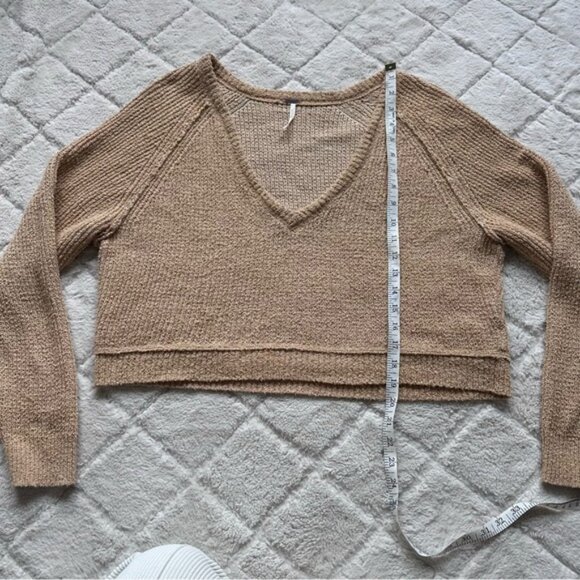 Free People | "Camel" Women's High Low V-Neck Cropped Sweater | Size Small - Picture 11 of 12